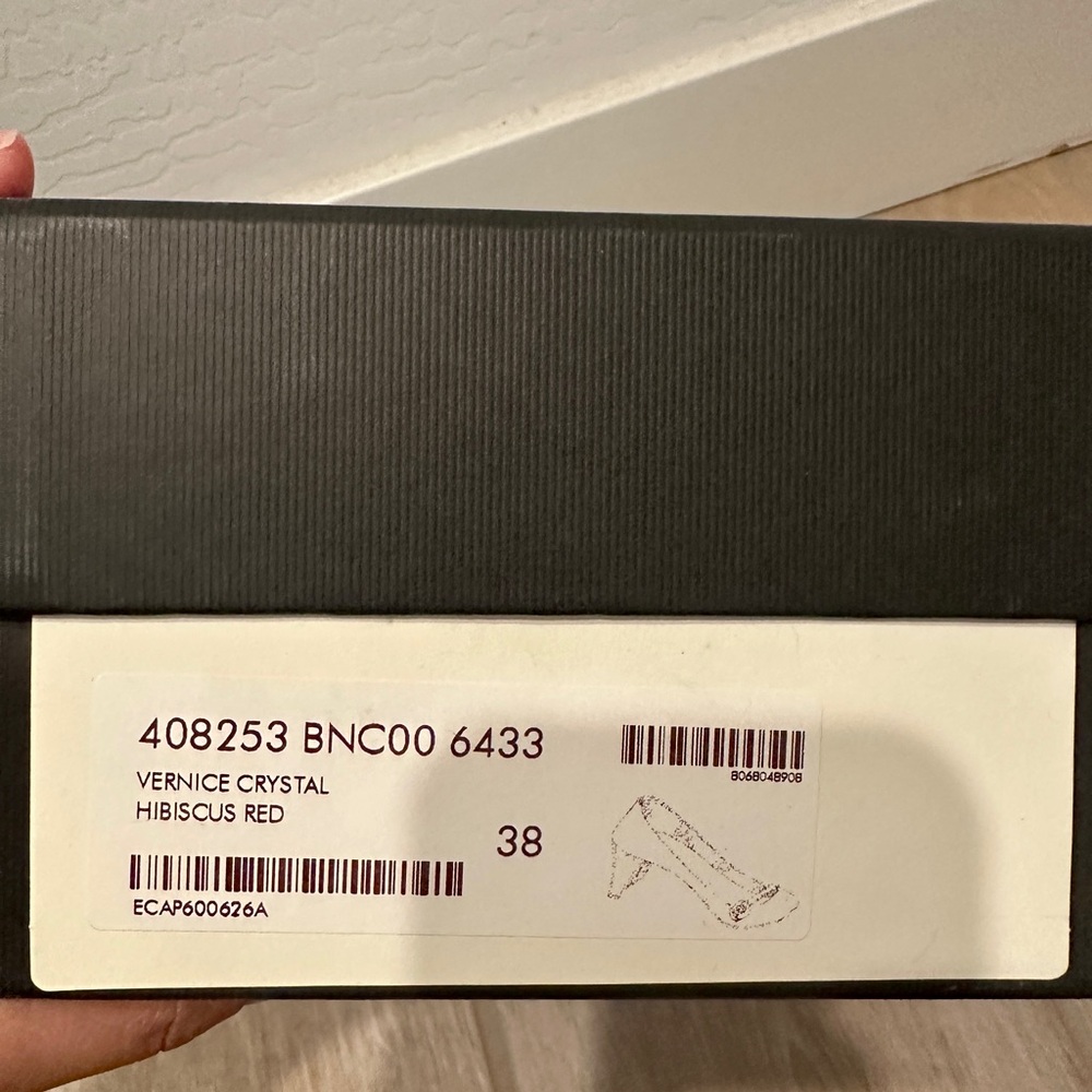 GUCCI Vernice crystal hibiscus patent red Mary Jane heels, size 38 - Picture 5 of 10